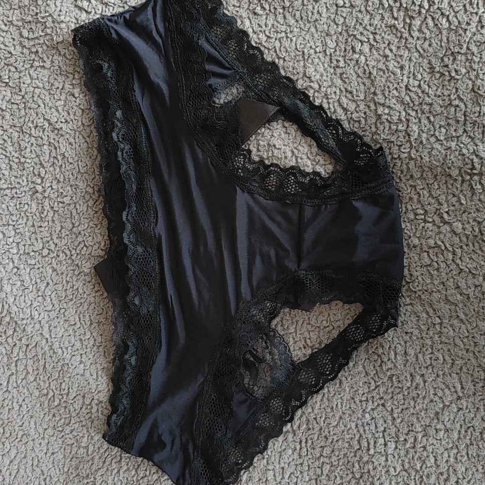 Black panties, sexy back cutout, size L, NWOT
